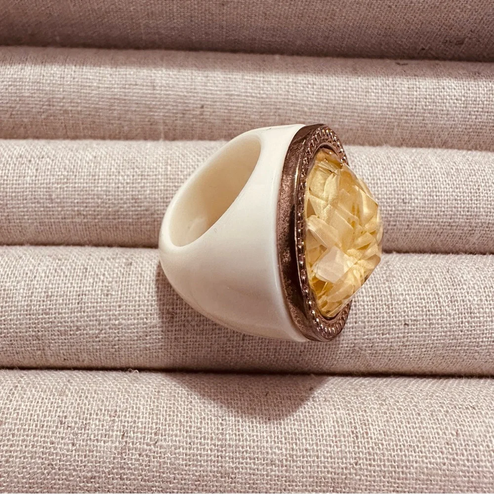 Bp | Ring | Floral Ring in Ivory